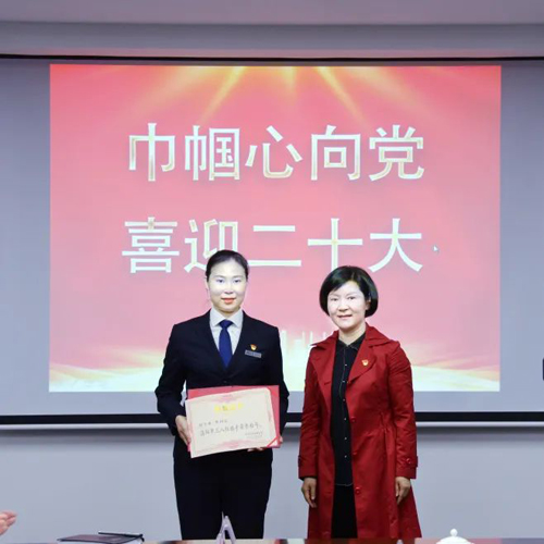 市婦聯(lián)、市總工會領(lǐng)導(dǎo)來集團授牌公交巾幗事業(yè)再迎盛事