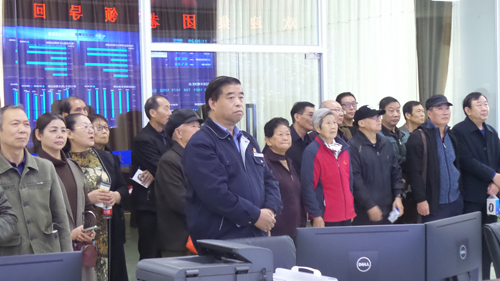 老干部們都說“集團真暖心，做公交人真自豪！”