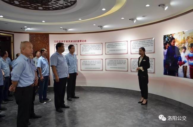 集團(tuán)機(jī)關(guān)組織黨員到“市民之家”廉潔文化宣傳教育館、家風(fēng)家訓(xùn)館和黨建館參觀學(xué)習(xí)