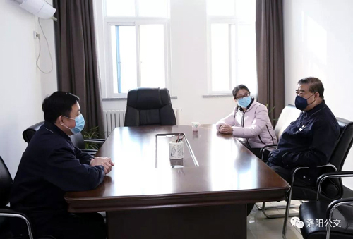 眾志成城、共克時艱——團市委向公交一線捐贈疫情防控物資