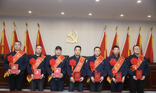 0202  標兵從左至右依次為 苗田、尤建鵬、劉德斌、褚聰偉、王占峰、解偉強、馬群藝.jpg